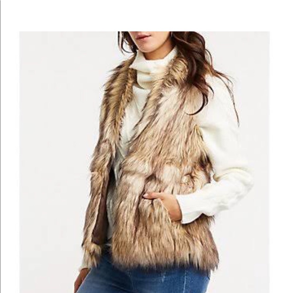 CHARLOTE  RUSSE  VEST🌺